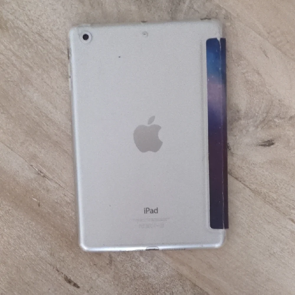 Apple iPad Mini 2 - With Smart Cover